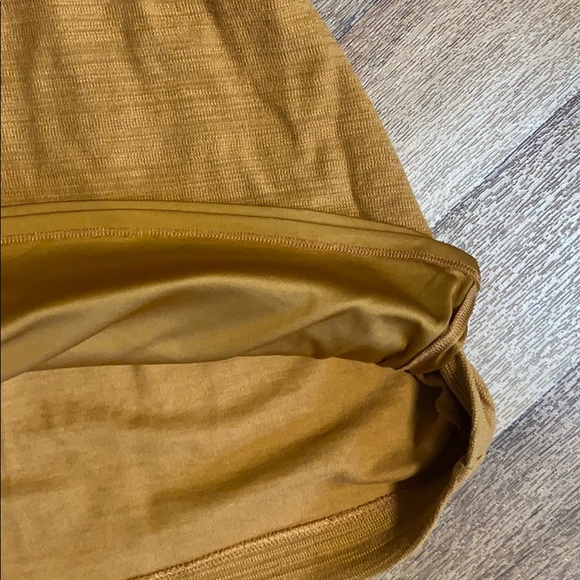 A - Line Mini Skirt 💛 - Picture 3 of 3